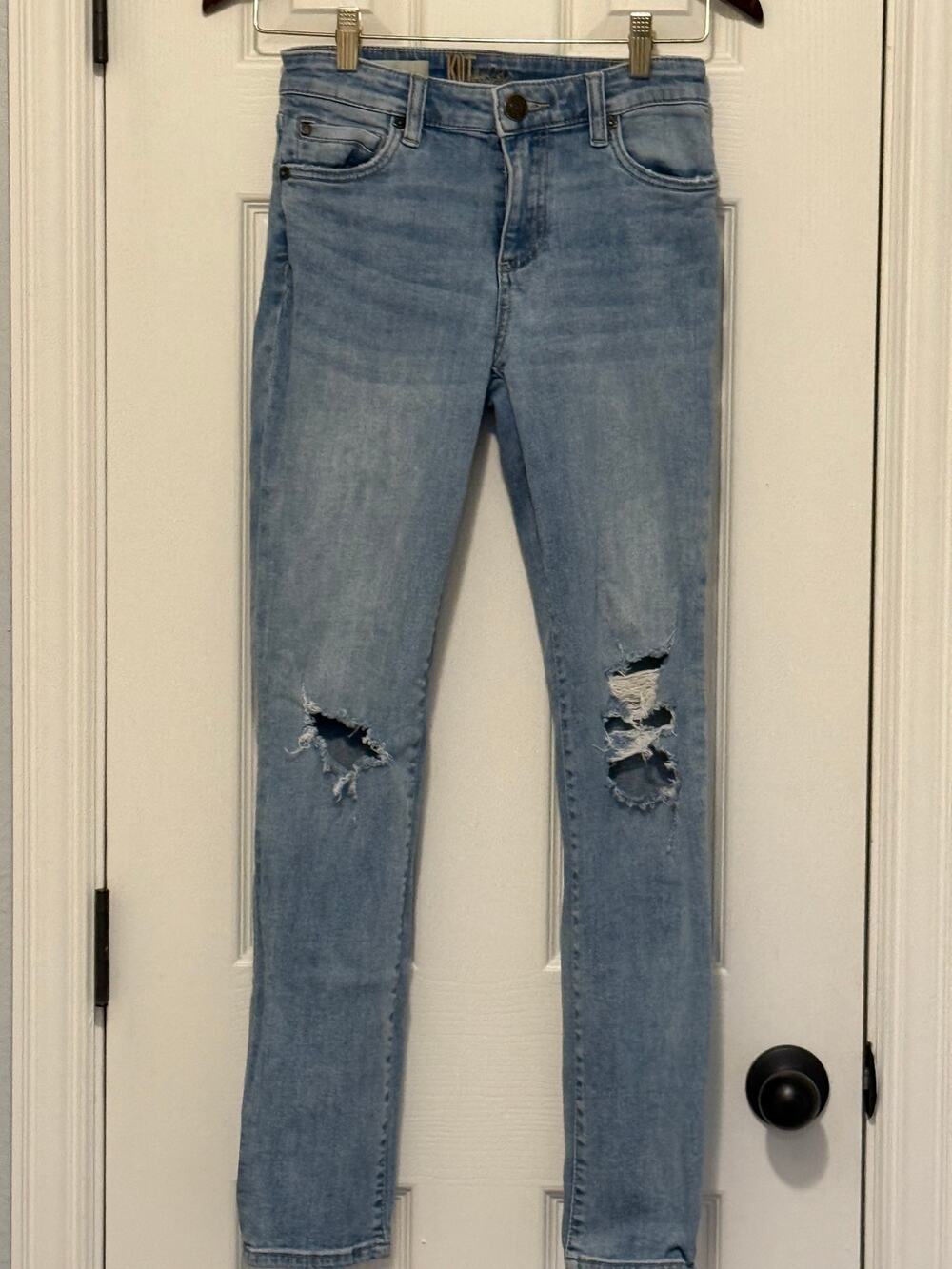 Kut from the Kloth Distressed straight leg Jeans Light Wash Size 0 Y2K Vibe